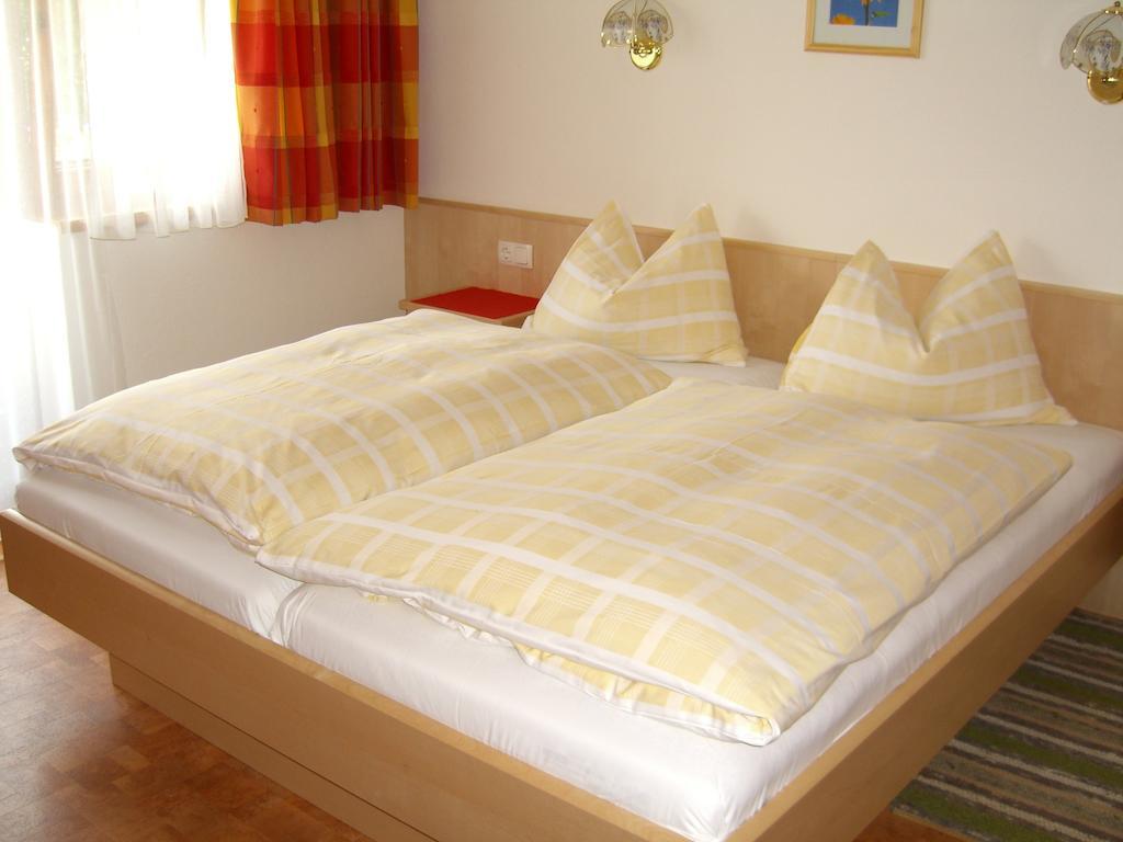 Gaestehaus Hofer Brixen im Thale Habitación foto