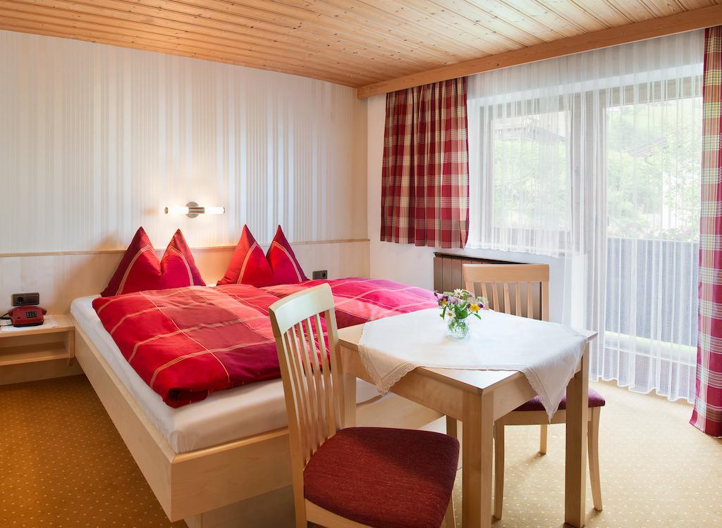 Gastehaus Hofer Apartamento Brixen im Thale Habitación foto